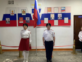 Еженедельная Торжественная Линейка с поднятием государственного флага и исполнением гимна Российской Федерации сегодня дала старт очередной учебной неделе.